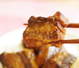 【お箸でスーと切れる、トロトロ豚角煮】　鎌倉ハム富岡商会の「鎌倉煮」