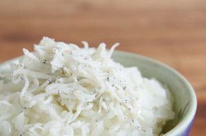 【醤油をかけてさらに美味しく】愛媛県　カネモの「釜揚げしらす」