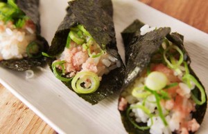 簡単!酢飯いらず!!　の「手まきご飯用海苔」を頂いたので「とろけるふりかけ　シャリっ トロっ」入りの手まきご飯を作ってみた