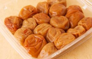 【塩分が気になる方へ】和歌山県"ウメタ"の「スイーツはちみつ梅（塩分４％）」