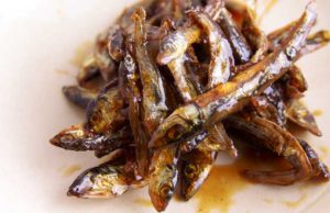 【九州の味、漁師町の味】宮崎県"あじ屋"の「ごまめ（きびなごの佃煮）」