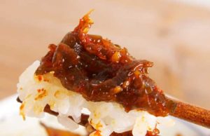 【一度食べたら止まらない、この辛さ！】福岡県"平尾水産"の「庄屋さんのコリコリわかめ」