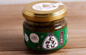【ほっこり甘み】秋田県"三浦醤油店"の「むすびみそ しそ味噌」