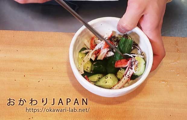 カニカマときゅうりのゆかり和え-2