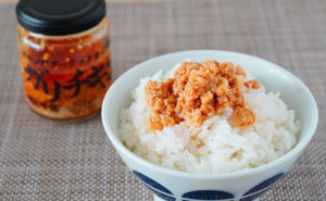 【オイリーな鶏そぼろ×明太子】福岡県"サランドレ"の「ガリチキン_明太子味」