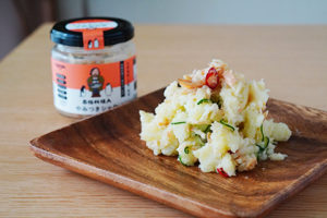 「やきつきシャケ」をポテサラに入れたらヤミツく美味しさ【ご飯のお供アレンジレシピ】